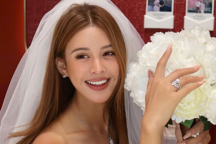 Muốn nhẫn đính hôn luôn bền đẹp theo thời gian, người đeo nên hình thành thói quen vệ sinh, bảo dưỡng và cất giữ cẩn thận. Ảnh minh họa: Xiaohongshu.
