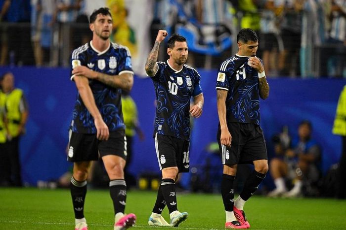 HLV Bubista không xây dựng một kế hoạch chỉ để phong tỏa Messi. Ảnh: Reuters.