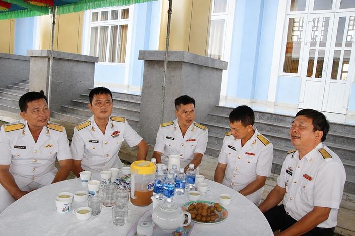 Thế hệ cán bộ sĩ quan gặp mặt kể chuyện ngày ra đời của nhà giàn DK1
