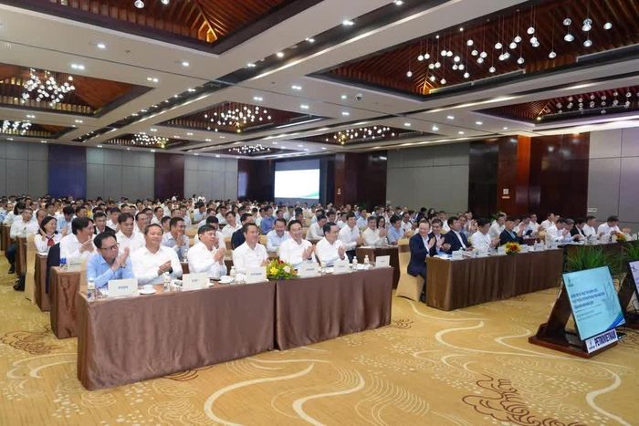 Hội nghị có sự tham dự của Hội đồng Thành viên, Ban Tổng Giám đốc, lãnh đạo các ban chuyên môn/Văn phòng Tập đoàn, lãnh đạo các đơn vị thành viên, cùng đội ngũ người đại diện của Petrovietnam tại các đơn vị.