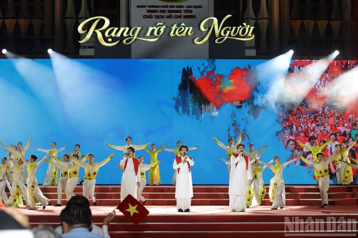 Cầu truyền hình kết nối các điểm cầu tại Hội trường Thống Nhất, Quảng trường Ba Đình, Quân cảng Cam Ranh, đặc khu Côn Đảo, cùng các sân khấu biểu diễn nghệ thuật tại công viên trung tâm phường Bình Dương, tháp Tam Thắng (phường Vũng Tàu) và đường đi bộ Nguyễn Huệ (phường Sài Gòn).