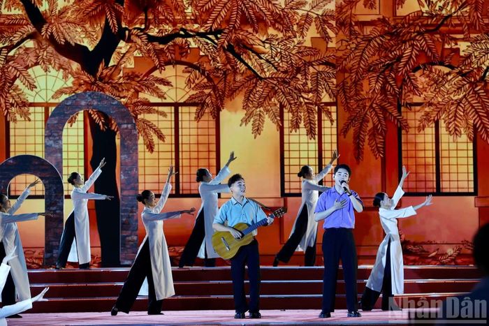 Với người dân Thành phố Hồ Chí Minh, được là công dân Thành phố mang tên Bác luôn là niềm tự hào sự kết hợp giữa nhiều thế hệ nghệ sĩ và các lực lượng như biểu tượng cho sự tiếp nối của các thế hệ đang cùng gìn giữ và viết tiếp hành trình phát triển của thành phố.