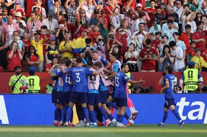 Các tuyển thủ Croatia ăn mừng bàn mở tỷ số. (Ảnh: FIFA)