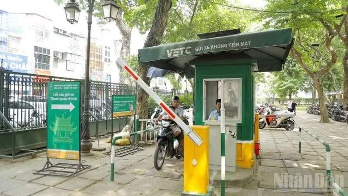 Từ ngày 1/7/2026, Hà Nội chính thức áp dụng thanh toán điện tử không dừng tại 100% bãi đỗ xe và điểm trông giữ ô-tô được cấp phép trên địa bàn.