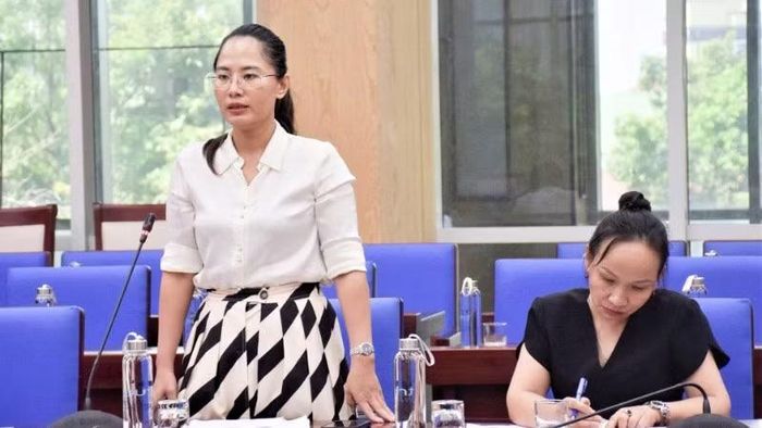 Lãnh đạo Ủy ban nhân dân xã Thông Thụ phát biểu tại cuộc họp.