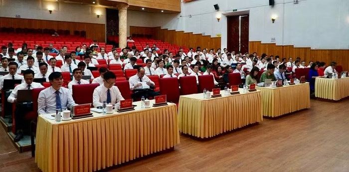 Đại biểu dự họp kỳ thứ 14 của Ban Chấp hành Đảng bộ tỉnh Điện Biên.