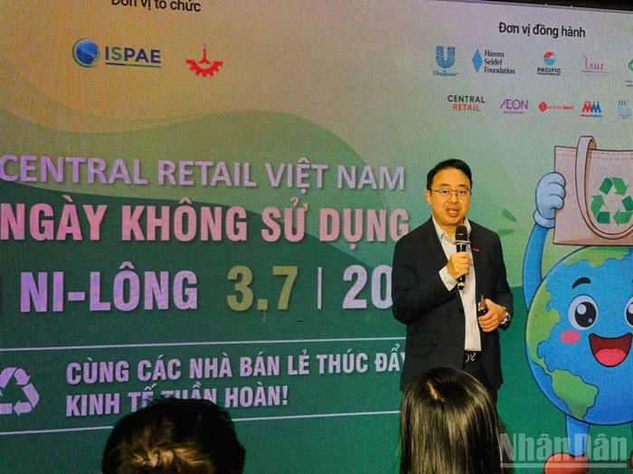 Ông Chalermchai Pornsiripiyakool, Phó Chủ tịch Đối ngoại quốc tế và Trách nhiệm xã hội tập đoàn Central Retail Việt Nam chia sẻ tại sự kiện. (Ảnh: VT)