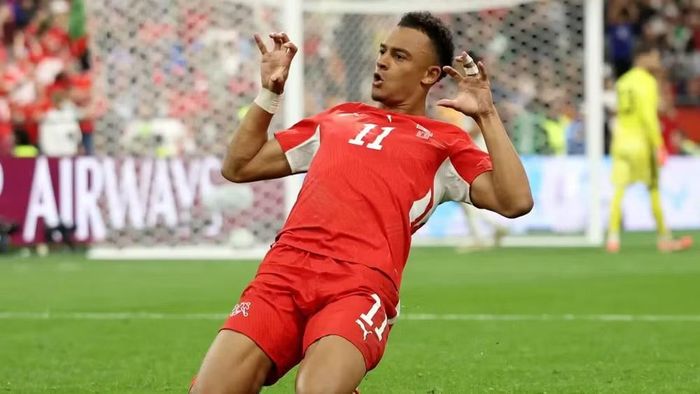 Dan Ndoye gia tăng cách biệt lên 2-0 cho đội tuyển Thụy Sĩ. (Ảnh: FIFA)