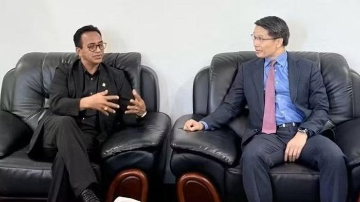 Đại biện Phạm Bình Đàm làm việc với Bộ trưởng Tư pháp Timor-Leste Sérgio Hornai. (Ảnh: Đại sứ quán Việt Nam tại Timor-Leste)
