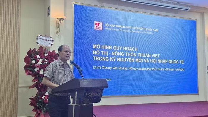 Tiến sĩ, Kiến trúc sư Trương Văn Quảng, Phó Tổng thư ký VUPDA chia sẻ tại hội thảo (Ảnh: Hoàng Tâm)