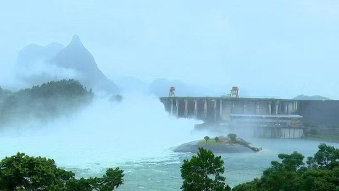 Bộ Nông nghiệp và Môi trường yêu cầu Công ty Thủy điện Tuyên Quang mở 1 cửa xả đáy hồ thủy điện Tuyên Quang từ 16 giờ ngày 1/7.