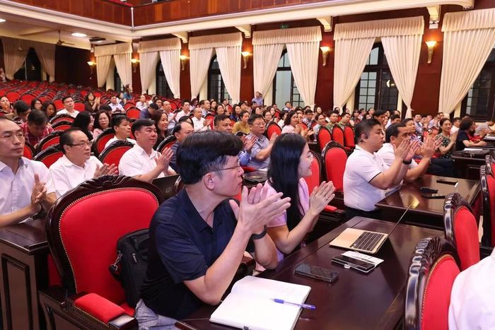 Các đại biểu tham dự Hội nghị tại đầu cầu Hà Nội (Ảnh: THẾ ĐẠI)
