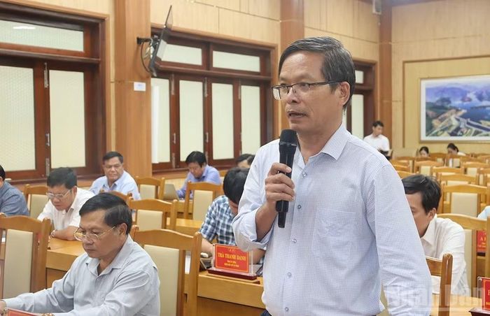 Phó Trưởng Ban Quản lý Khu kinh tế Dung Quất và các khu công nghiệp Quảng Ngãi Trần Văn Mẫn phát biểu thảo luận Nghị quyết đẩy mạnh phát triển kinh tế biển giai đoạn 2026-2030, tầm nhìn đến năm 2045.