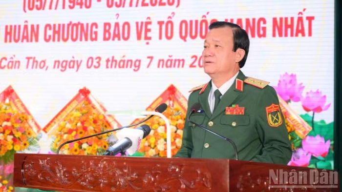 Trung tướng Hồ Văn Thái, Chính ủy Quân khu 9 phát biểu chỉ đạo tại lễ kỷ niệm.
