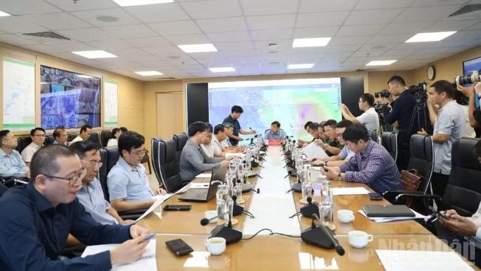 Toàn cảnh buổi họp ứng phó với bão số 1 chiều 3/7.