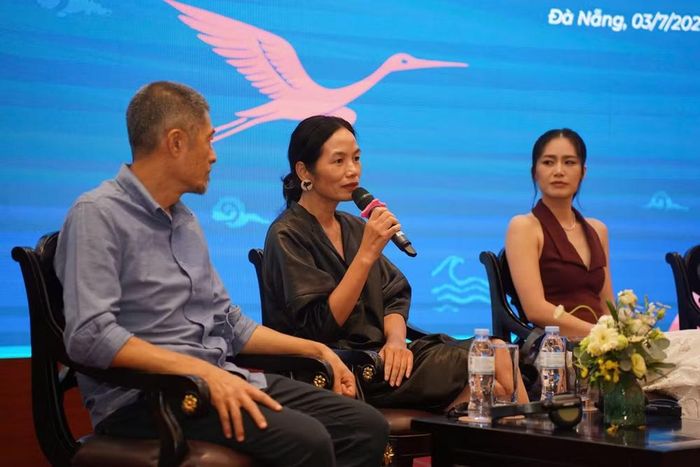 Nhà sản xuất Trần Thị Bích Ngọc tại tọa đàm.