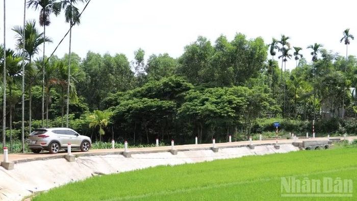 Những tuyến giao thông được mở rộng góp phần dần thay đổi diện mạo xã miền núi Sơn Cẩm Hà.