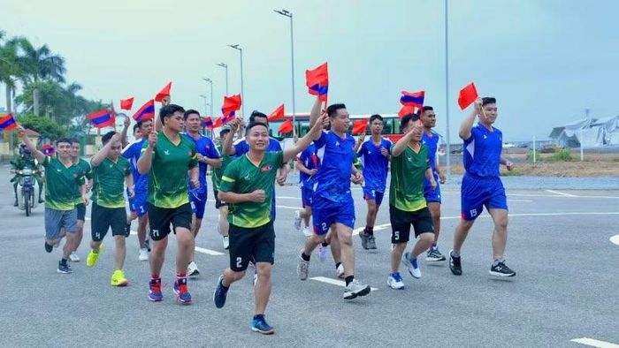 Hoạt động chạy việt dã xuyên biên giới với cự ly 3km.
