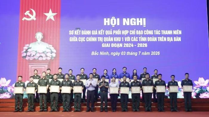 25 tập thể, 25 cá nhân hoàn thành xuất sắc nhiệm vụ được khen thưởng dịp này.