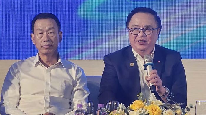 Đại diện Hội Doanh nghiệp trẻ Việt Nam và lãnh đạo tỉnh Thanh Hóa tham dự vòng đối thoại.