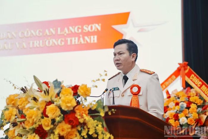 Đại tá Lê Công Anh, Phó Giám đốc Công an tỉnh Lạng Sơn phát biểu tại Lễ Kỷ niệm.