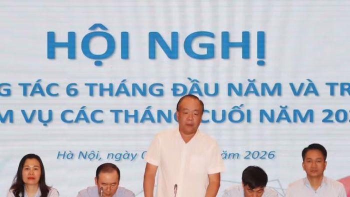 Cục trưởng Quản lý và Phát triển thị trường trong nước Trần Hữu Linh phát biểu ý kiến chỉ đạo tại hội nghị.
