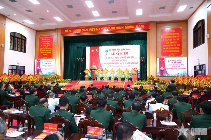  Quang cảnh lễ kỷ niệm 80 năm Ngày truyền thống Bộ Tham mưu Quân khu 9. 
