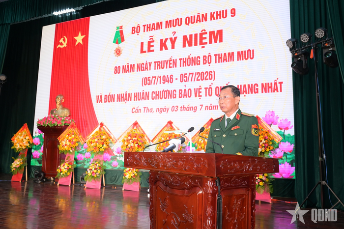 Thiếu tướng Huỳnh Chiến Công, Phó tham mưu trưởng Quân khu 9 đọc diễn văn tại lễ kỷ niệm. 