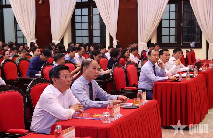 Các đại biểu dự khai mạc tập huấn. 