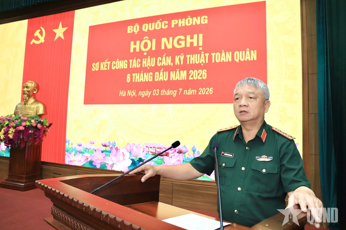 Thượng tướng Nguyễn Quang Ngọc, Ủy viên Trung ương Đảng, Thứ trưởng Bộ Quốc phòng phát biểu chỉ đạo tại hội nghị. 
