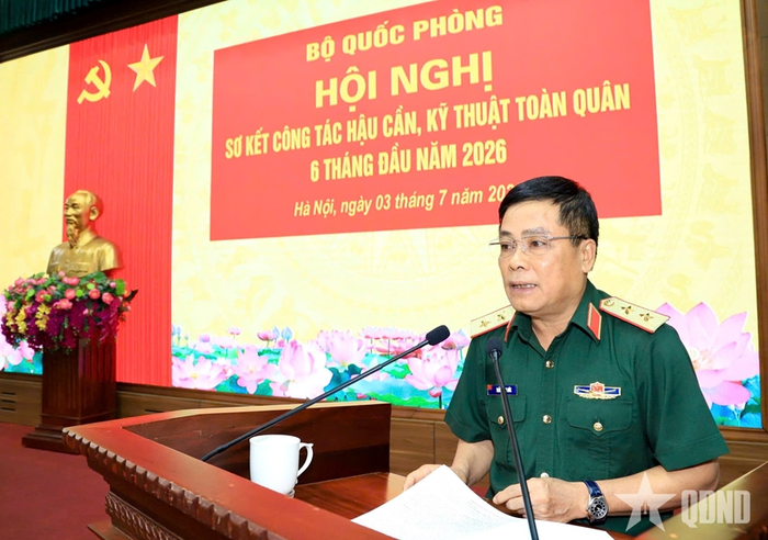 Trung tướng Trần Minh Đức, Chủ nhiệm Tổng cục Hậu cần - Kỹ thuật phát biểu tại hội nghị. 
