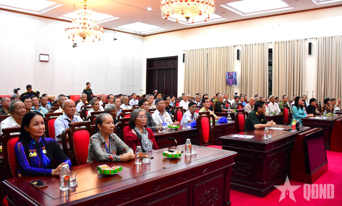 Các đại biểu dự buổi gặp mặt.