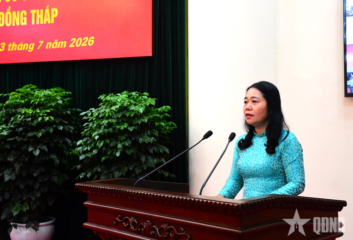 Đồng chí Nguyễn Thị Kiều Loan, Phó giám đốc Sở Nội vụ tỉnh Đồng Tháp phát biểu tại chương trình gặp mặt.