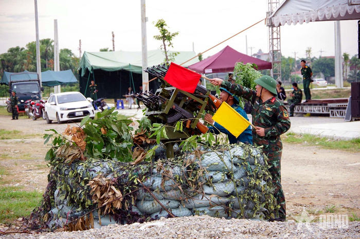 Lực lượng phòng không nhân dân bảo vệ mục tiêu; đánh địch tiến công hỏa lực đường không và tiêu diệt các phương tiện bay không người lái. 