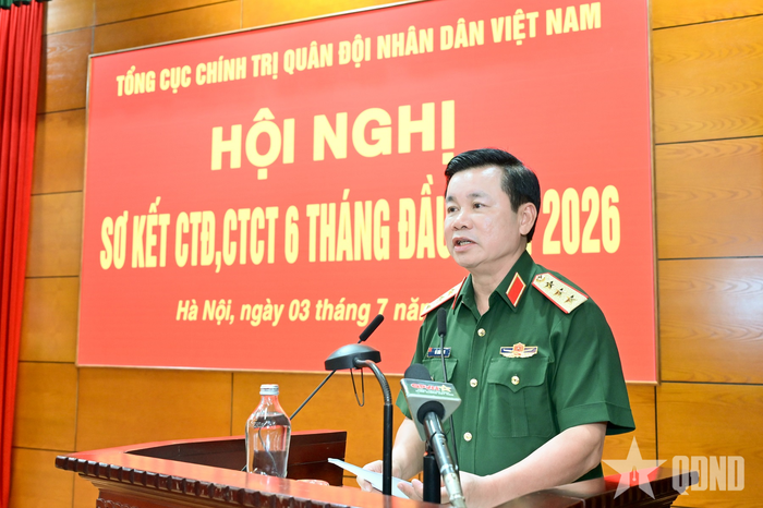 Thượng tướng Đỗ Xuân Tụng, Ủy viên Trung ương Đảng, Phó chủ nhiệm Tổng cục Chính trị phát biểu. 