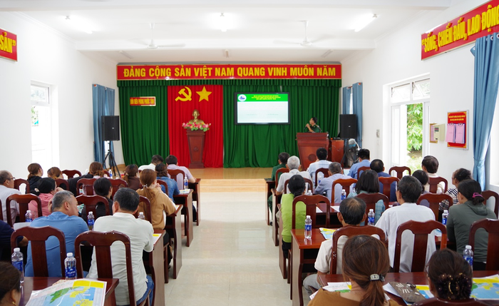 Quang cảnh chương trình tuyên truyền. 