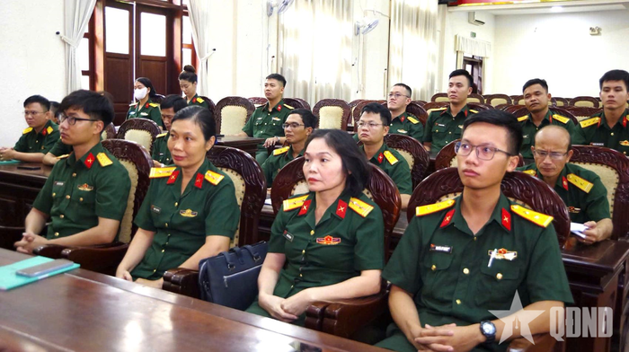Các học viên tham gia lớp học.