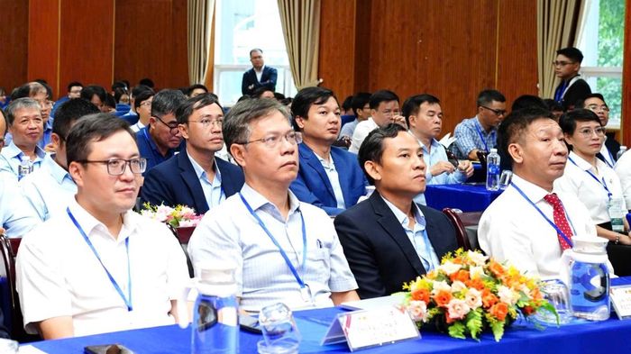 Các đại biểu tham dự hội thảo.