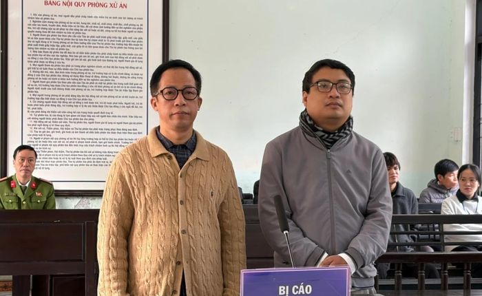 Bị cáo Lê Anh Phương(bên trái) và Nguyễn Văn Vinh(bên phải) tại phiên tòa.
