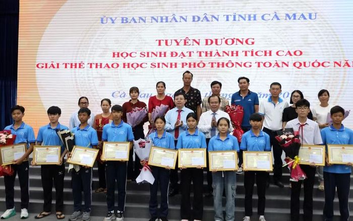 Học sinh đạt thành tích cao tại Giải Thể thao học sinh phổ thông toàn quốc năm 2026 được tuyên dương.
