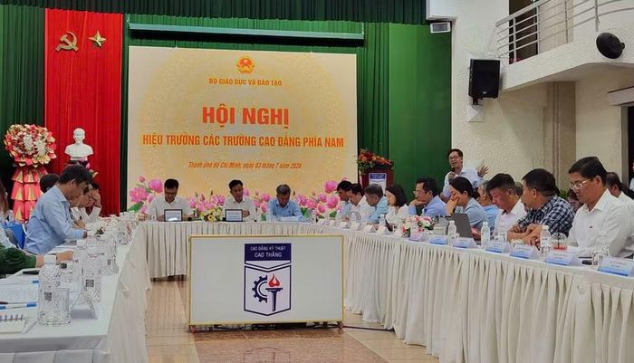 Toàn cảnh phiên thảo luận tại hội nghị.