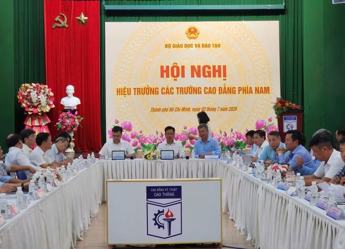 Toàn cảnh hội nghị.