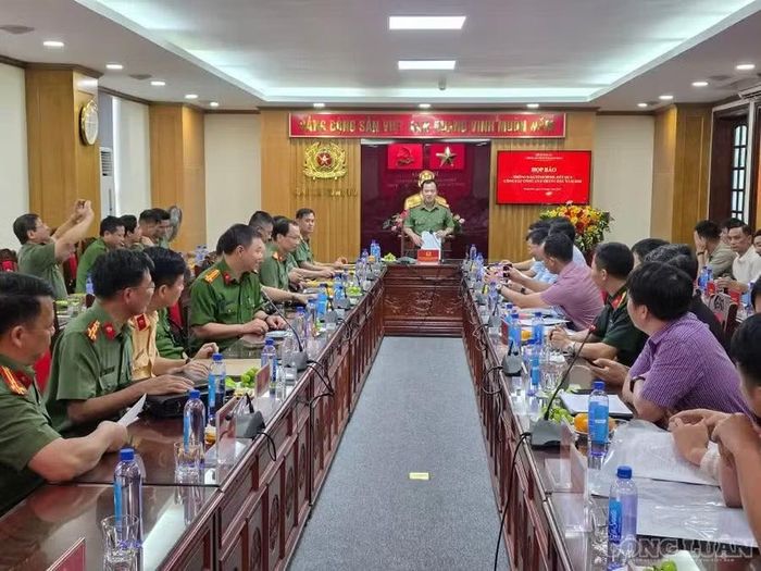 Toàn cảnh họp báo.