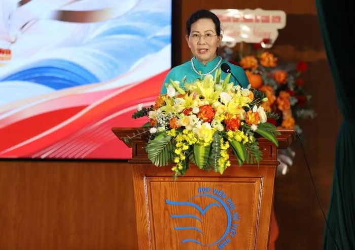 Bà Lê Thị Thủy, Ủy viên TƯ Đảng, Phó Chủ tịch UBTƯ MTTQ Việt Nam, Chủ tịch Hội LHPN Việt Nam, phát biểu tại buổi lễ.