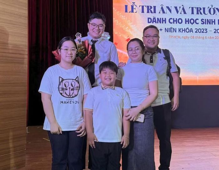 Gia đình Minh Trí.