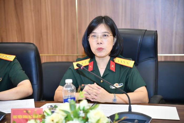 Đại tá, PGS.TS Nguyễn Thu Hạnh phát biểu tại hội nghị.