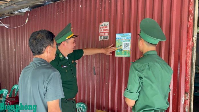 Mô hình "Hòm thư điện tử tố giác tội phạm ẩn danh" phát huy hiệu quả trên tuyến biên giới xứ Lạng. Ảnh: Lê Văn Hạnh