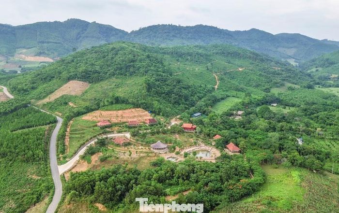Năm 2020, UBND tỉnh Thanh Hóa có quyết định chấp thuận chủ trương đầu tư dự án Khu du lịch và nghỉ dưỡng sinh thái suối khoáng nóng Thành Minh (ở xã Thành Vinh). Dự án do Công ty TNHH Xuân Lộc Thọ (địa chỉ ở Hà Nội) làm chủ đầu tư, triển khai trên tổng diện tích 48,8ha và tổng mức đầu tư hơn 610 tỷ đồng.