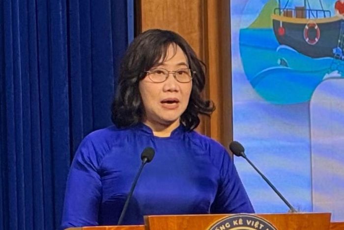 Bà Nguyễn Thị Hương - Cục trưởng Cục Thống kê công bố tình hình kinh tế - xã hội quý II và sáu tháng đầu năm. Ảnh: Việt Linh.