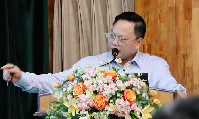 Ông Phạm Quốc Hùng - Trưởng Thống kê tỉnh Lâm Đồng, báo cáo tại cuộc họp.